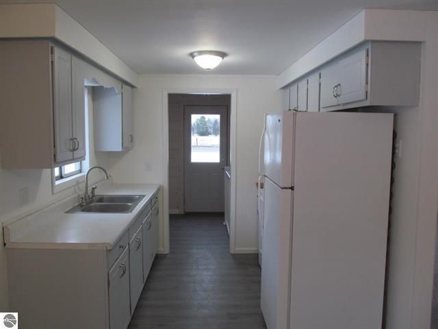 21024 Meceola Road, Paris, MI 49338