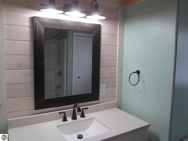 21024 Meceola Road, Paris, MI 49338