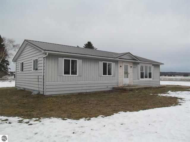 21024 Meceola Road, Paris, MI 49338