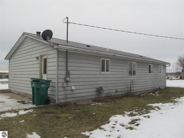 21024 Meceola Road, Paris, MI 49338