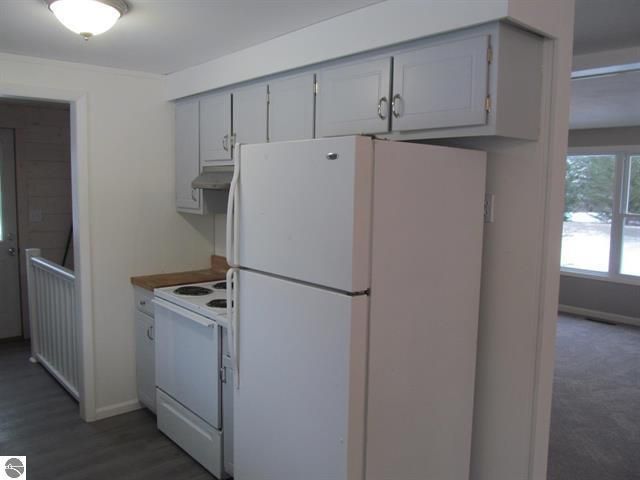 21024 Meceola Road, Paris, MI 49338