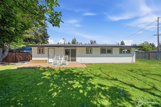 1615 N 196th Place, Edmonds, WA 98133