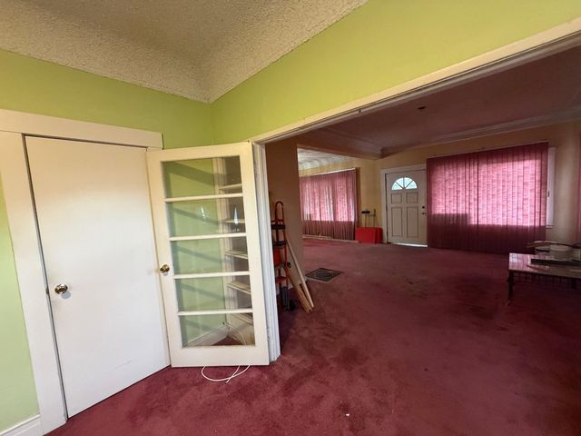 964 33rd St, Sacramento, CA 95816