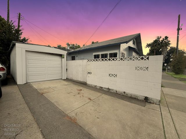 964 33rd St, Sacramento, CA 95816