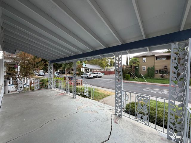 964 33rd St, Sacramento, CA 95816