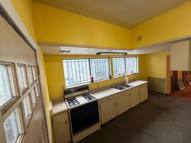 964 33rd St, Sacramento, CA 95816