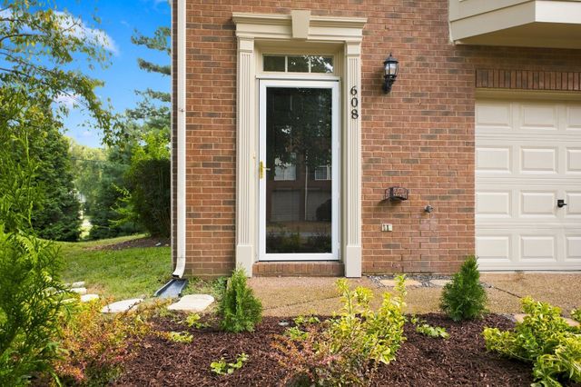 608 Huffine Manor Cir, Franklin, TN 37067