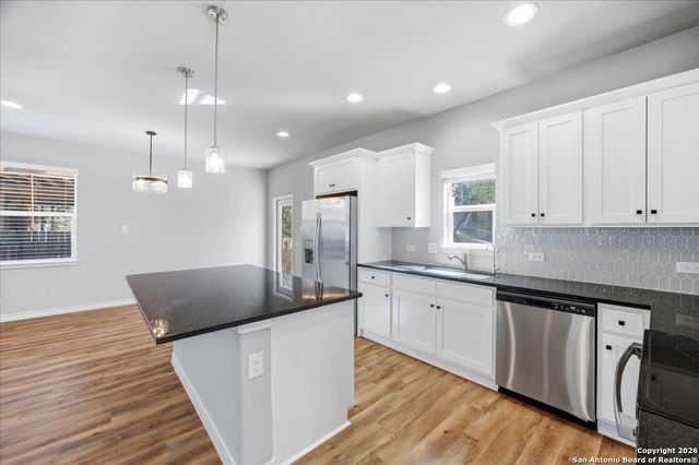 1608 Skyline, Canyon Lake, TX 78133