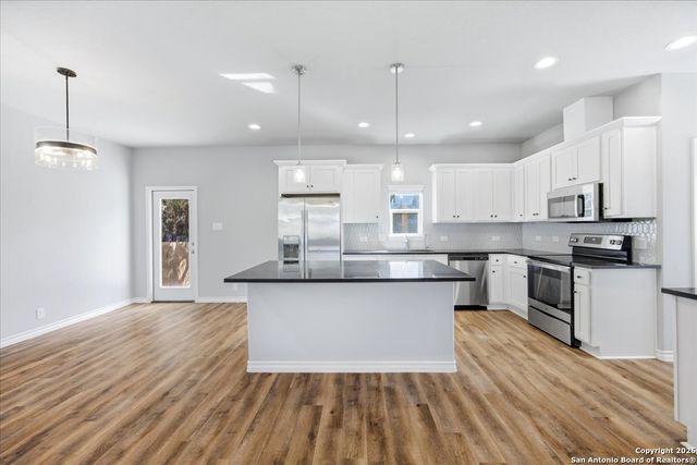 1608 Skyline, Canyon Lake, TX 78133