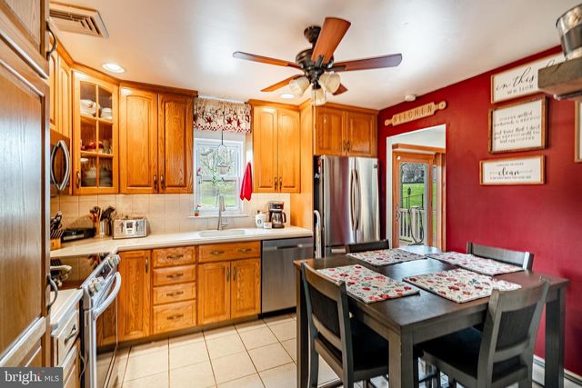 36 SUNSET RD, Royersford, PA 19468