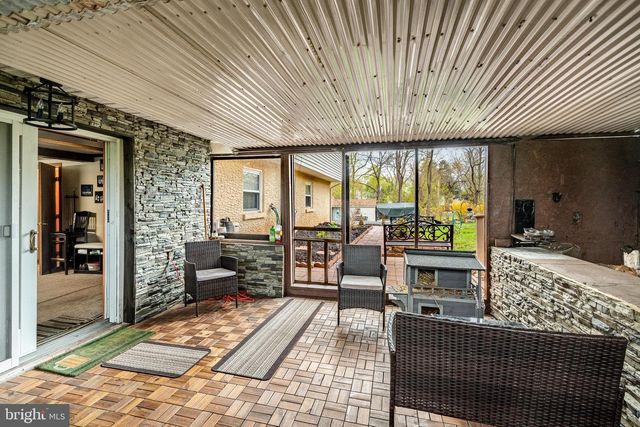 36 SUNSET RD, Royersford, PA 19468