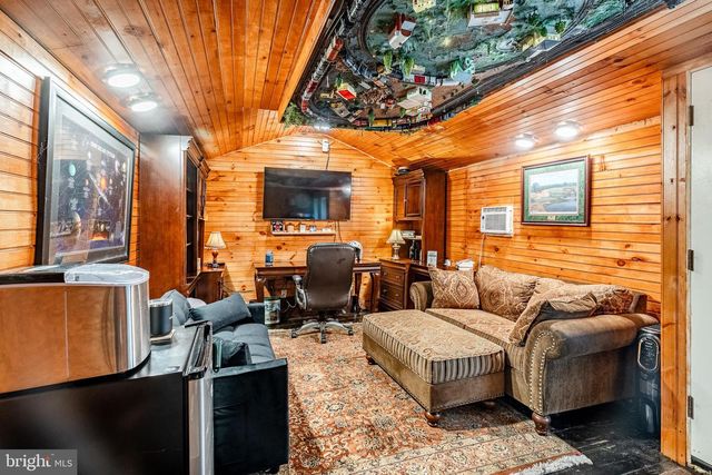 36 SUNSET RD, Royersford, PA 19468