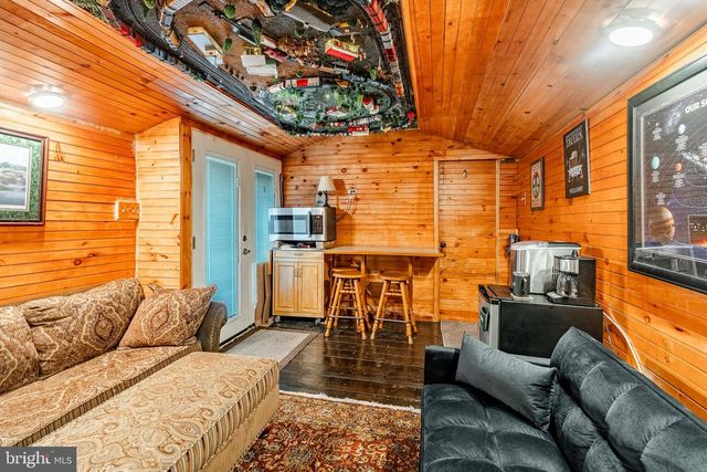 36 SUNSET RD, Royersford, PA 19468