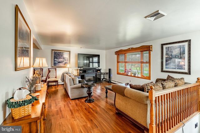 36 SUNSET RD, Royersford, PA 19468