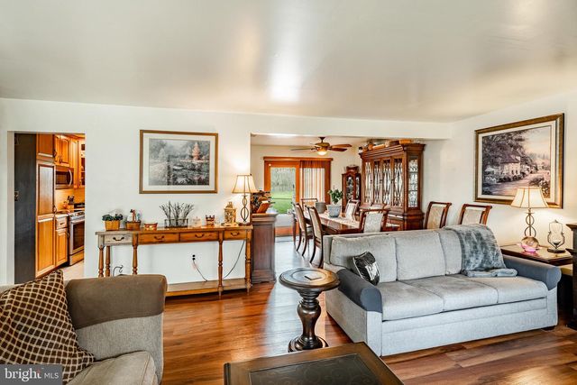 36 SUNSET RD, Royersford, PA 19468