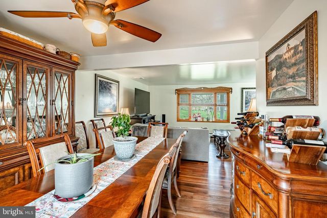 36 SUNSET RD, Royersford, PA 19468