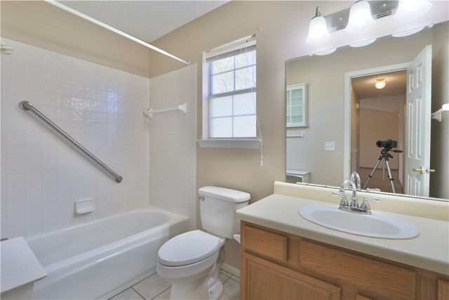 1325 N Genoa Avenue, Fayetteville, AR 72704