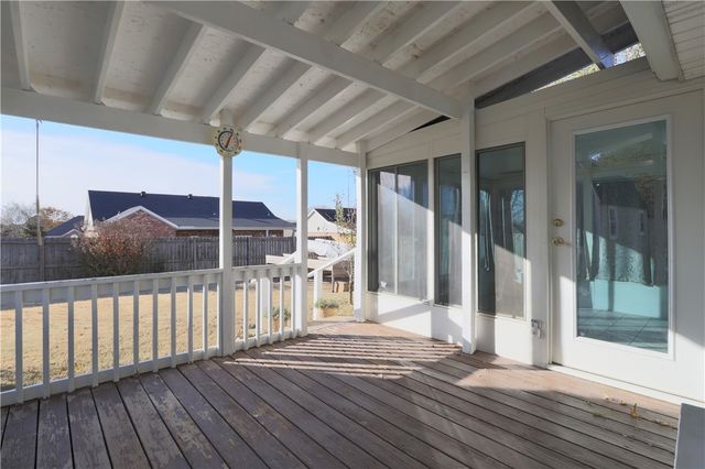 1325 N Genoa Avenue, Fayetteville, AR 72704