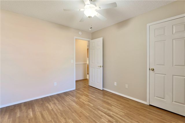 1325 N Genoa Avenue, Fayetteville, AR 72704