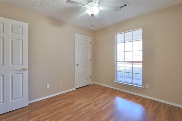 1325 N Genoa Avenue, Fayetteville, AR 72704