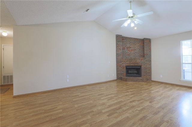 1325 N Genoa Avenue, Fayetteville, AR 72704