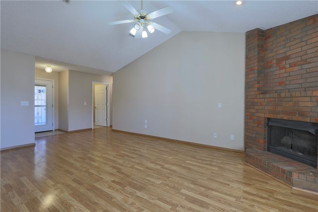 1325 N Genoa Avenue, Fayetteville, AR 72704