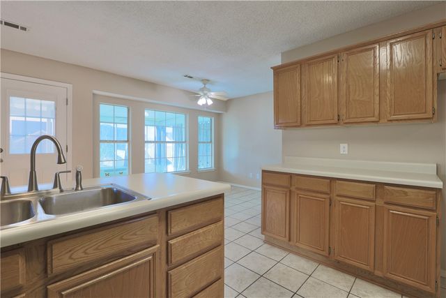 1325 N Genoa Avenue, Fayetteville, AR 72704