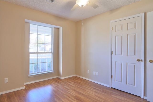 1325 N Genoa Avenue, Fayetteville, AR 72704