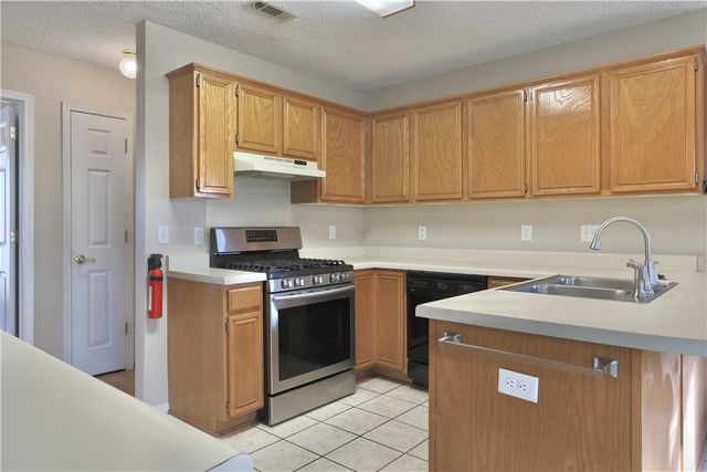 1325 N Genoa Avenue, Fayetteville, AR 72704