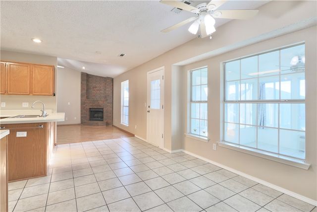 1325 N Genoa Avenue, Fayetteville, AR 72704