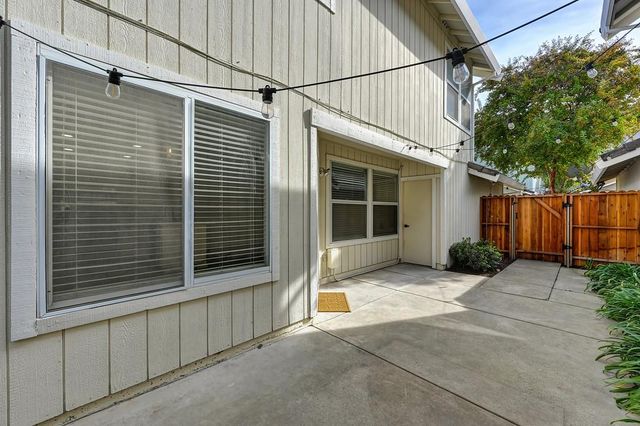 133 Brightstone Cir, Folsom, CA 95630