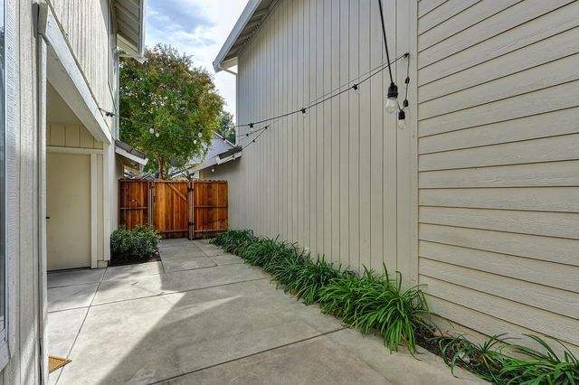 133 Brightstone Cir, Folsom, CA 95630