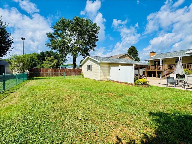 111 Sherwood Drive, Williamstown, WV 26187