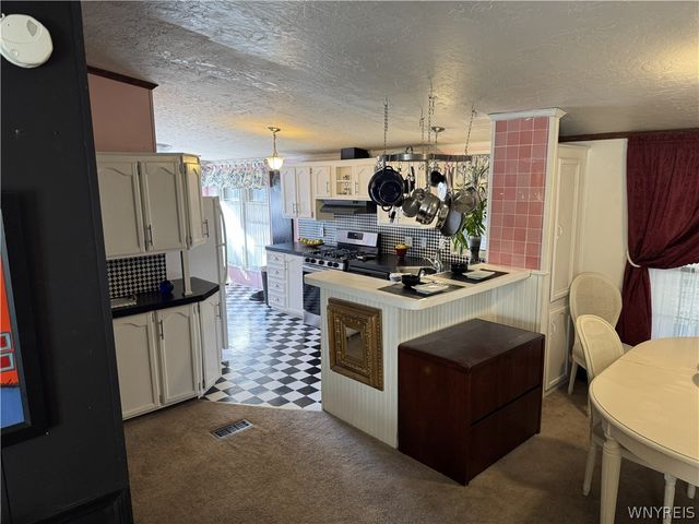 1052 Fernwood, Lockport Town, NY 14094