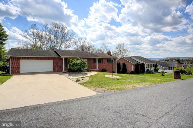 250 JADE DRIVE, Chambersburg, PA 17202