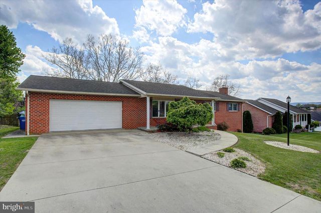 250 JADE DRIVE, Chambersburg, PA 17202