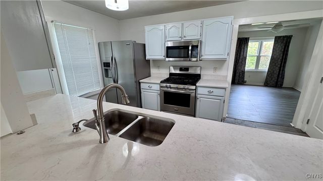 3825 East St Rd, Skaneateles, NY 13152