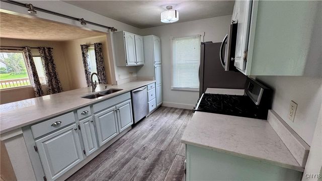 3825 East St Rd, Skaneateles, NY 13152