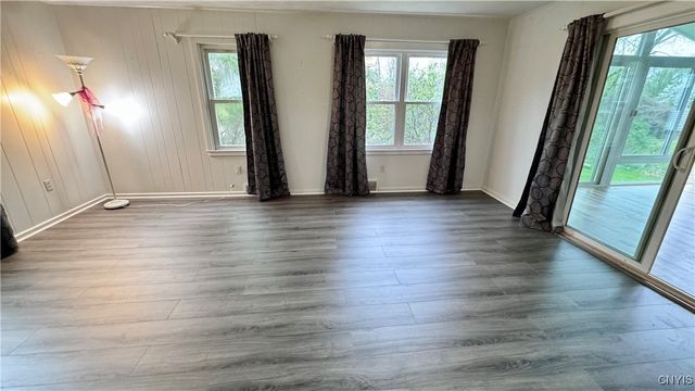 3825 East St Rd, Skaneateles, NY 13152
