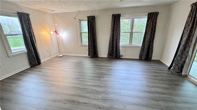 3825 East St Rd, Skaneateles, NY 13152
