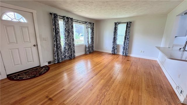 3825 East St Rd, Skaneateles, NY 13152