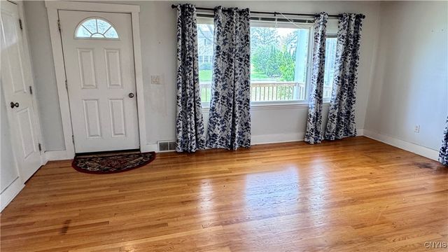 3825 East St Rd, Skaneateles, NY 13152