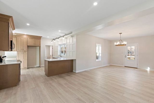 1234 State Rd 1, Plymouth, MA 02360