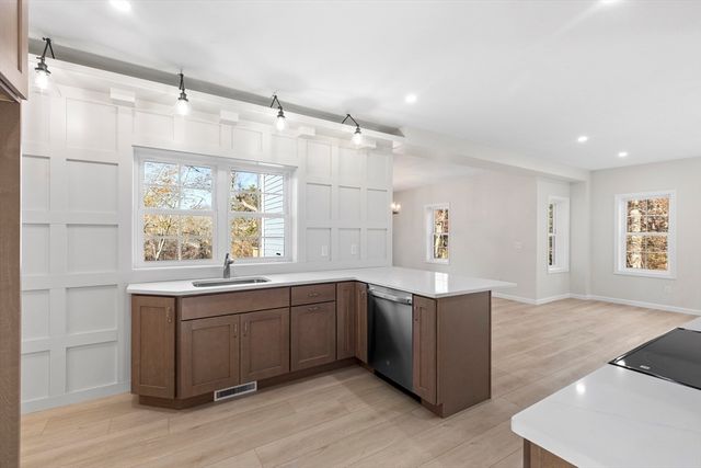 1234 State Rd 1, Plymouth, MA 02360