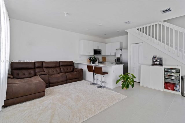 760 SE 13th Court, Homestead, FL 33034