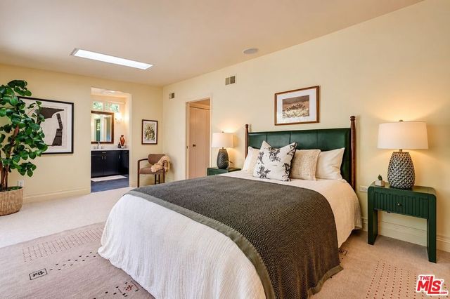 8513 Walnut Drive, Los Angeles, CA 90046
