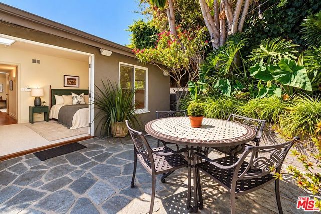 8513 Walnut Drive, Los Angeles, CA 90046