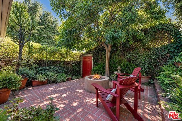 8513 Walnut Drive, Los Angeles, CA 90046