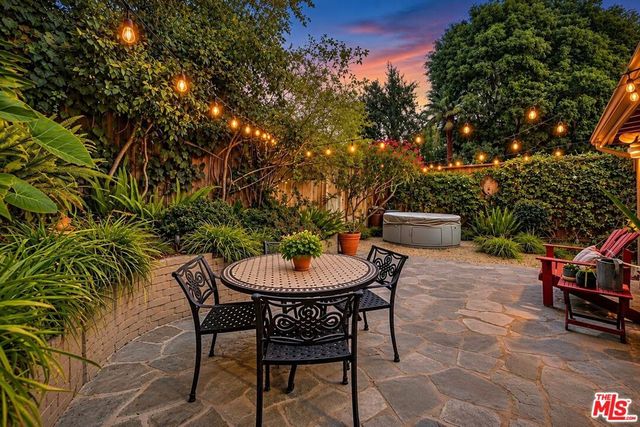 8513 Walnut Drive, Los Angeles, CA 90046