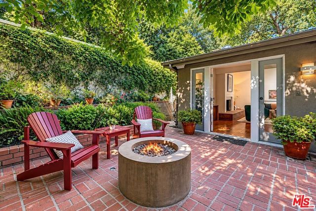8513 Walnut Drive, Los Angeles, CA 90046